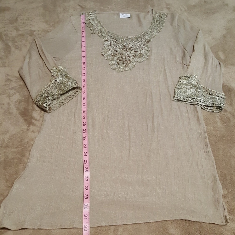 "Mad Style" Beautiful Embellished Tunic. Sz. Lg. - Picture 6 of 8